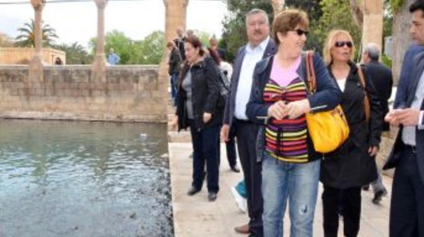 CHP, &Ccedil;&ouml;z&uuml;m S&uuml;reci I&ccedil;in Doğu Ve Batıyı Şanlıurfa&rsquo;da Birleştirdi