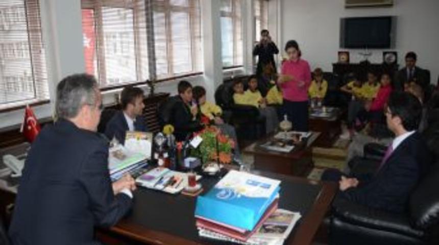 Alparslanlı &Ouml;ğrenciler, Polislerin G&uuml;n&uuml;n&uuml; Kutladı