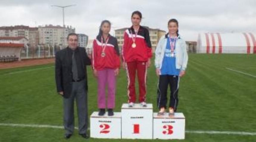 Nevşehir&rsquo; De Atletizm Yarışları Yapıldı