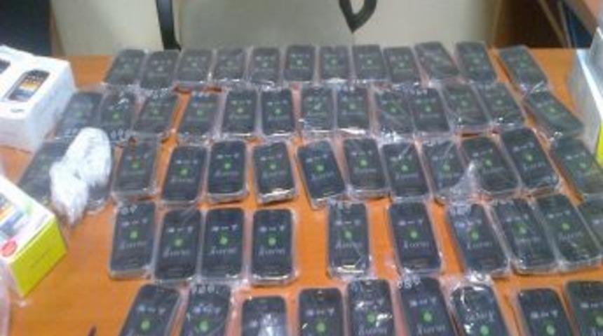 Hava Yoluyla Getirilen 40 Bin Lira Değerinde Telefonlara El Konuldu