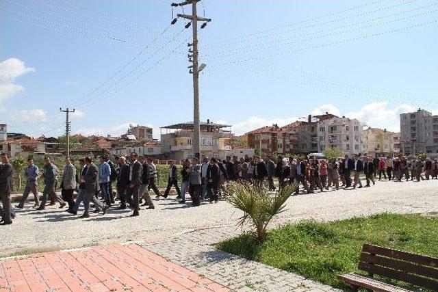 Köprübaşı'nda Okulun Kapatılmasına Öğrenci Velilerinden Tepki