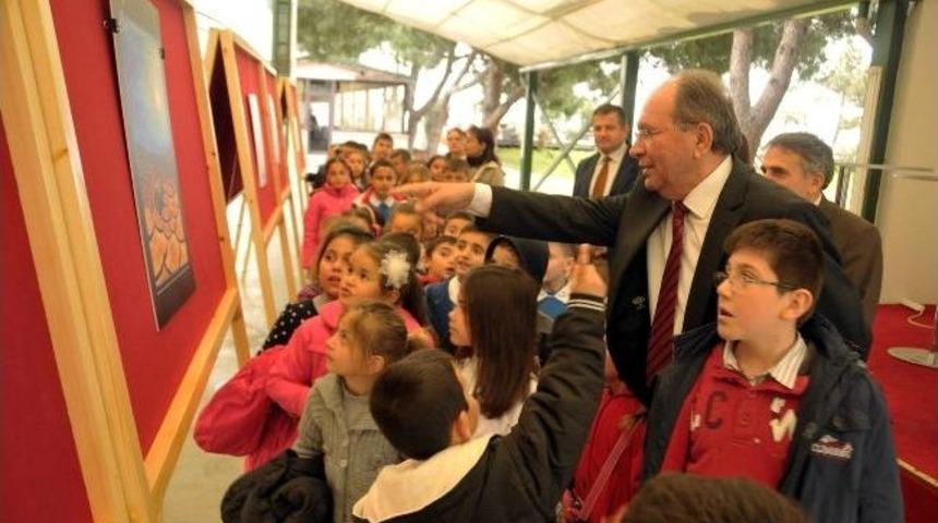 Altınkumlu &Ouml;ğrenciler Karikat&uuml;r Sergisinde