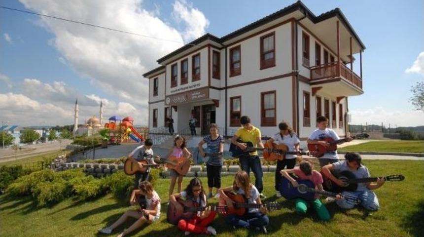 Samek Kursları B&uuml;y&uuml;k İlgi G&ouml;r&uuml;yor