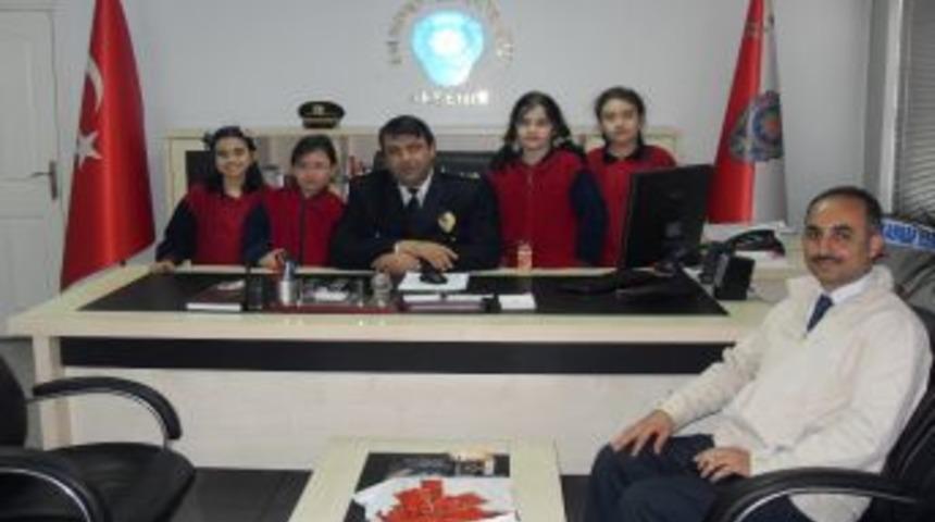 &Ouml;zel Reyhan &Ouml;ğrencilerinden Akşehir Polisine Ziyaret