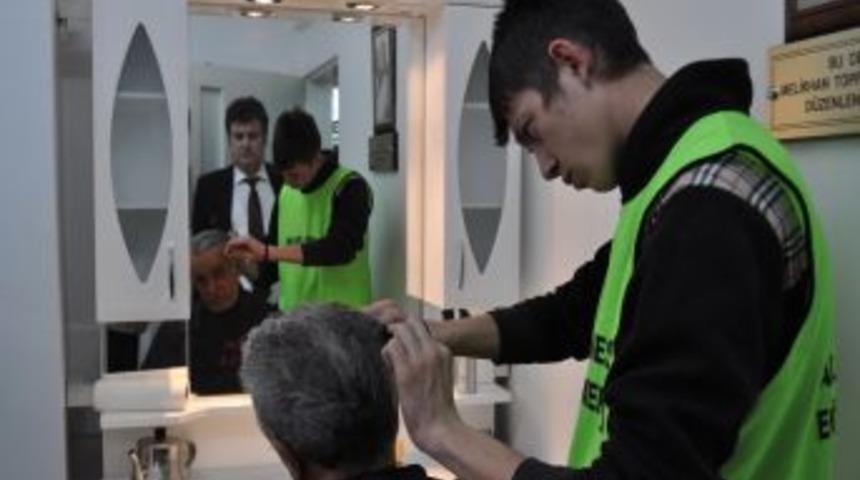 Huzurevinde Gizli Kalmış G&uuml;zellikleri Yansıtan Bakım