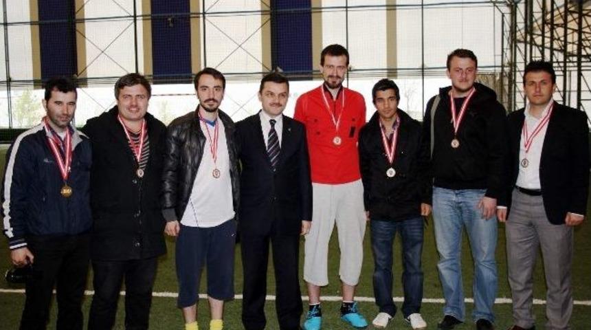 Basınspor İle Emniyetspor Dostluk Maçına Çıktı