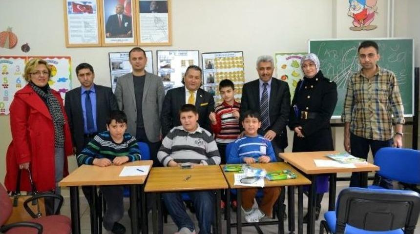 Ak Parti İl Teşkilatı Otistik &Ccedil;ocukları Unutmadı
