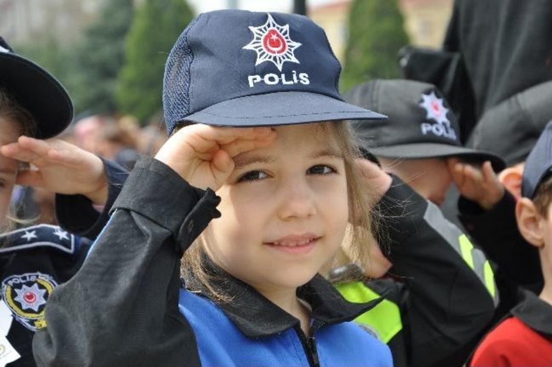 T&uuml;rk Polis Teşkilatının 168. Kuruluş Yıld&ouml;n&uuml;m&uuml; Kırklareli&rsquo;de Etkinliklerle Kutlandı