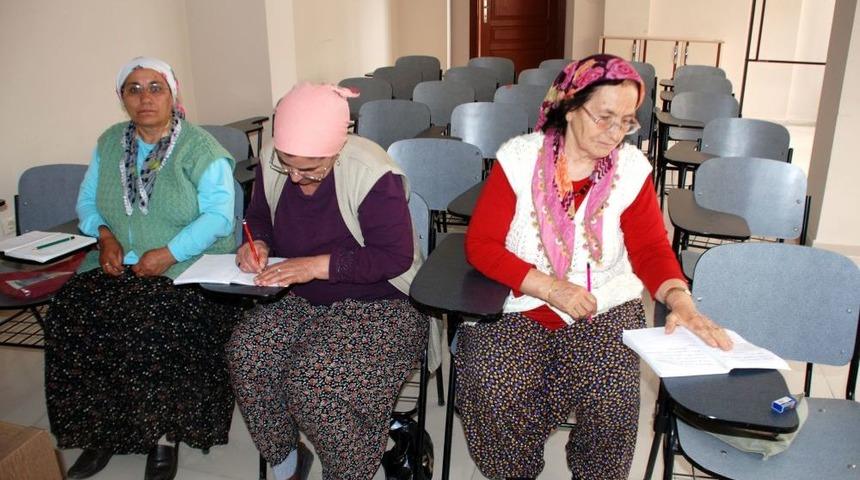 Yaşlıların Okuma Yazma Azmi