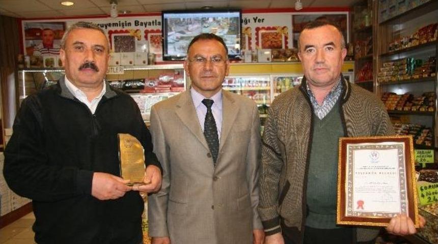 Sungurlu&rsquo;da Spora Ve Sporcuya Destek Veren İşadamlarına Plaket