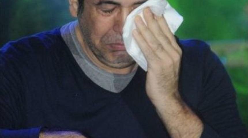 Murat G&ouml;ğebakan Sahnede Hı&ccedil;kıra Hı&ccedil;kıra Ağladı