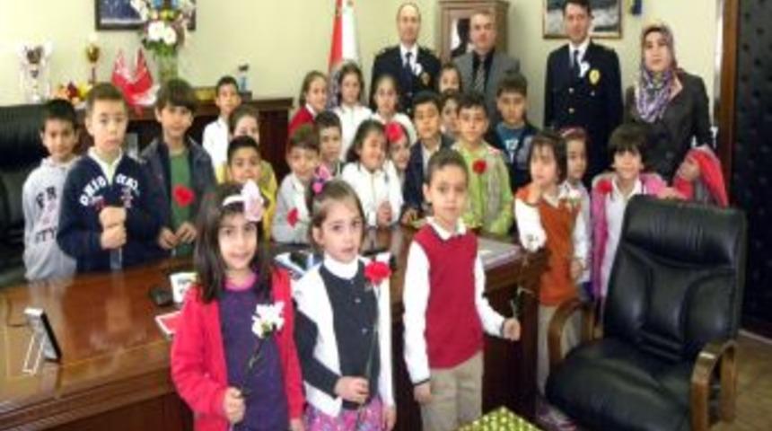 Bur&ccedil; &Ouml;ğrencileri Polisleri Unutmadı