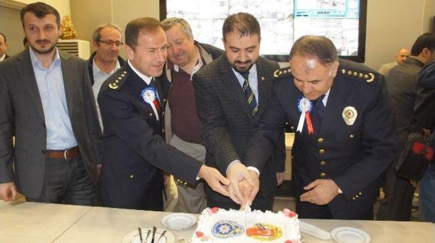 Gazetecilerden T&uuml;rk Polis Teşkilatı&rsquo;na Yıld&ouml;n&uuml;m&uuml; Pastası