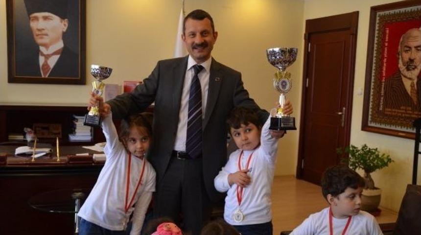 &Uuml;niversitenin &Ccedil;ocukları, Rekt&ouml;r&uuml; Ziyaret Etti