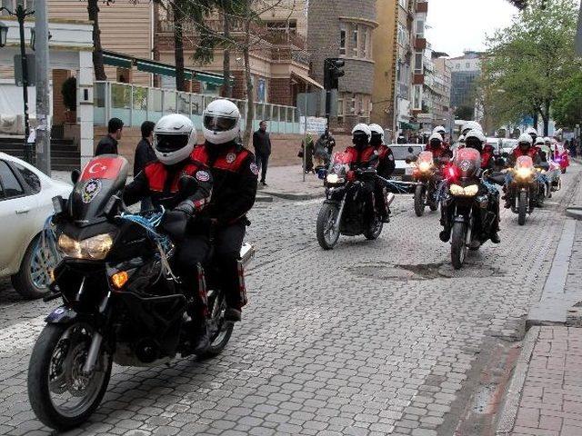 Polis Araçları İstiklal Caddesi’nden Geçiş Yaptı