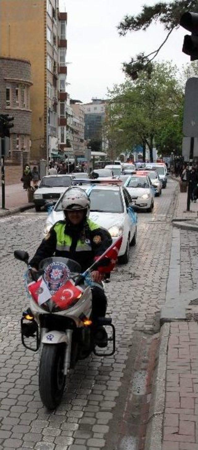 Polis Araçları İstiklal Caddesi’nden Geçiş Yaptı