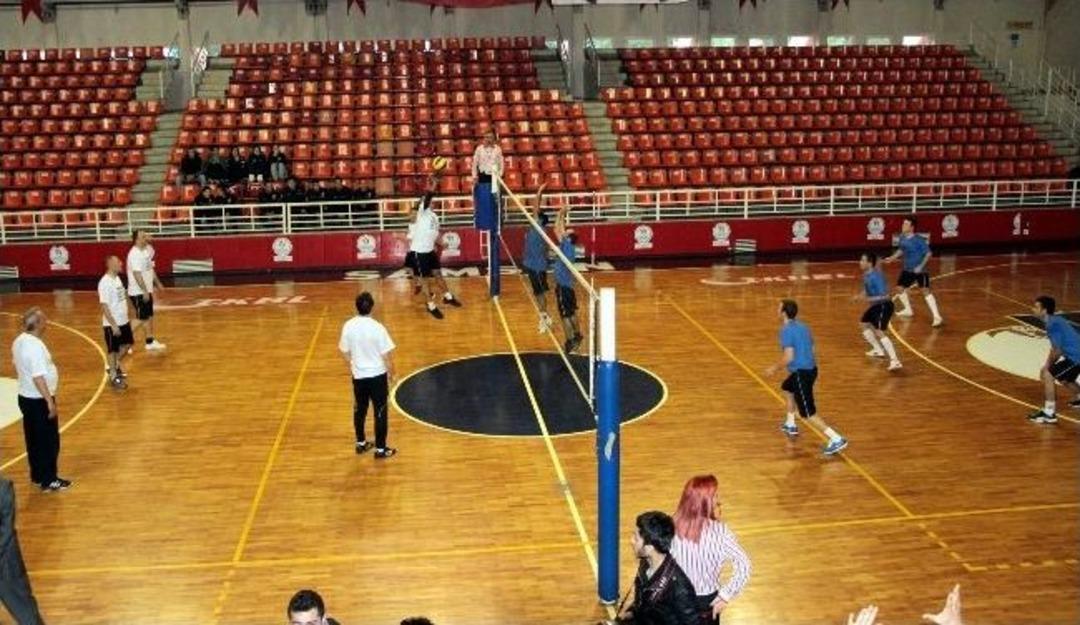 Polislerin Voleybol Ma&ccedil;ı