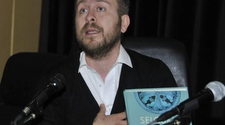 &Uuml;nl&uuml; Şef &Ouml;m&uuml;r Akkor Sel&ccedil;uk&rsquo;ta