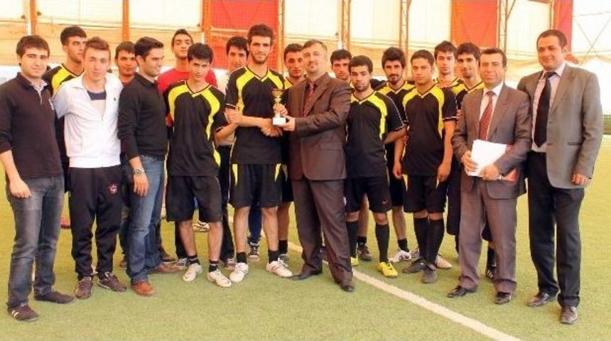 İslahiye&rsquo;deki &ldquo;sınıflar Arası Futbol Turnuvası&rdquo; Tamamlandı