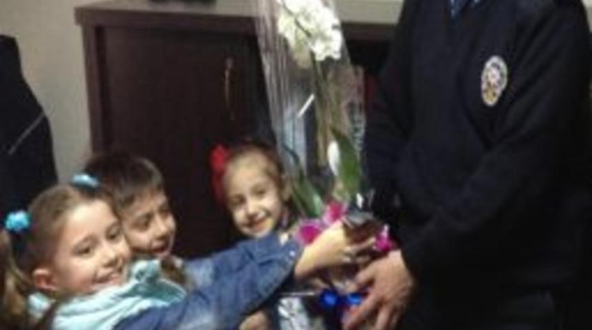 Minikler Polis Merkezini Ziyaret Etti