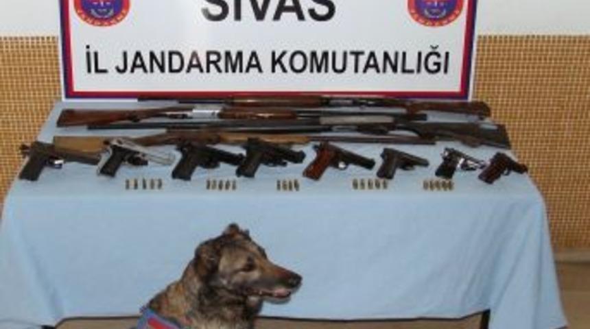 Jandarmadan Silah Ka&ccedil;ak&ccedil;ılığı Operasyonu