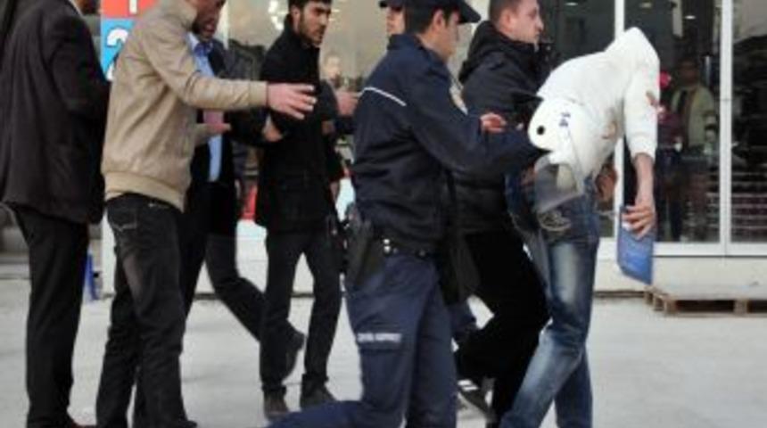 Taşeron Iş&ccedil;iler Birbirine Girdi