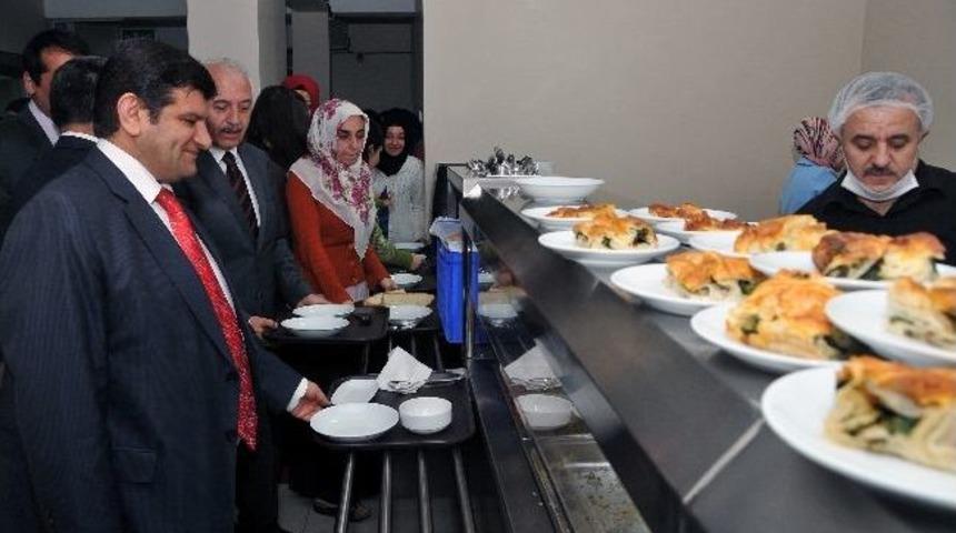 G&uuml;m&uuml;şhane Valisi Dr. Yusuf Mayda &Uuml;niversite &Ouml;ğrencileri İle Buluştu