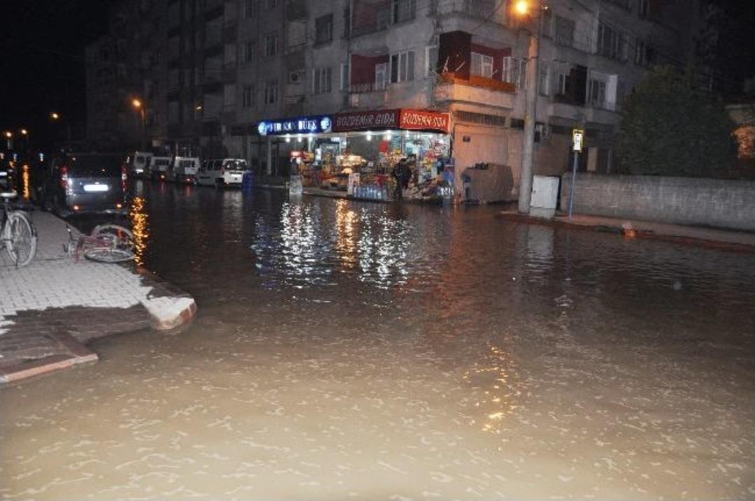 Ana Boru Patladı, Cadde G&ouml;le D&ouml;nd&uuml;