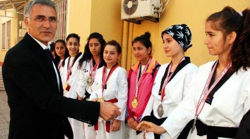 Şampiyon Tekvandoculardan Hadi&rsquo;ye Ziyaret