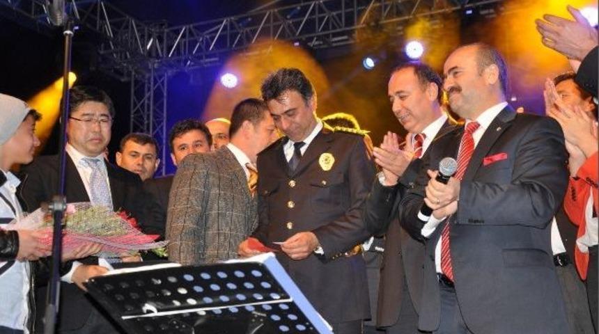 S&uuml;rpriz Doğum G&uuml;n&uuml; Kutlaması Emniyet M&uuml;d&uuml;r&uuml;n&uuml; Ağlattı