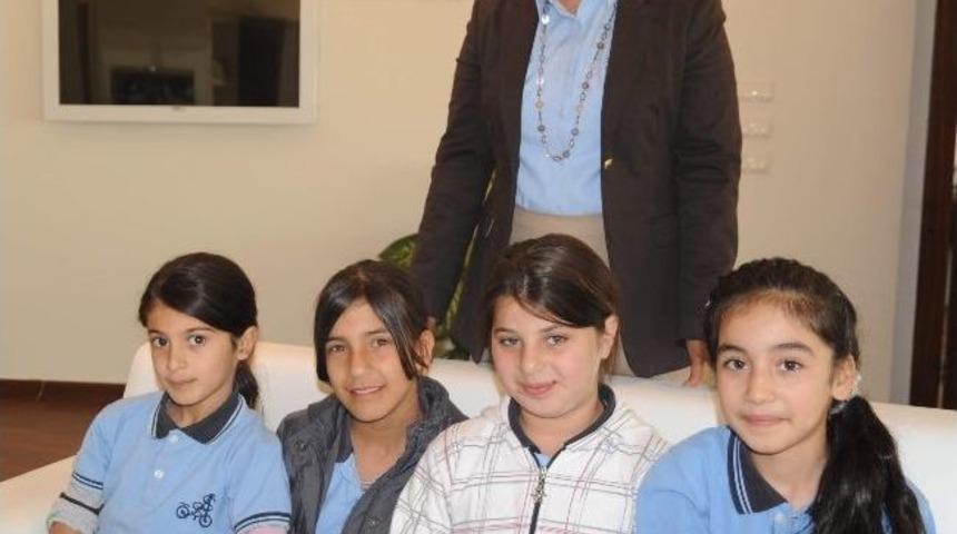 &Ouml;ğrencilerden Başkan &Ccedil;er&ccedil;ioğlu&rsquo;na Sevgi &Ccedil;emberi