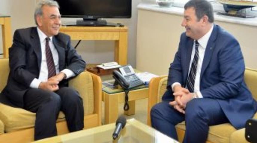 MHP İzmir İl Başkanı, Başkan Kocaoğlu'nu Mitinge Davet Etti