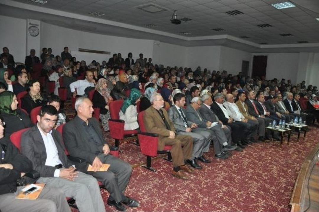 G&ouml;rdes'te "aile İ&ccedil;i İletişim " Konulu Konferans D&uuml;zenlendi