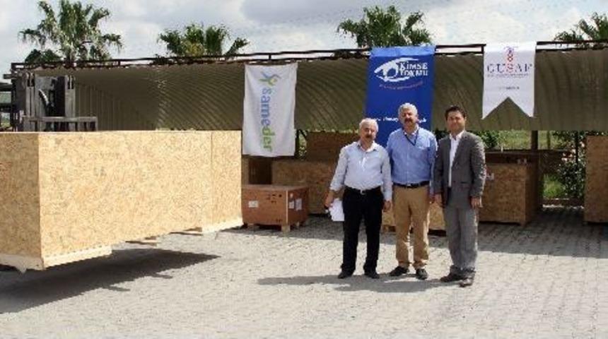 Uganda'daki T&uuml;rk Hastanesi'nin Tıbbi Malzemeleri Yola &Ccedil;ıktı