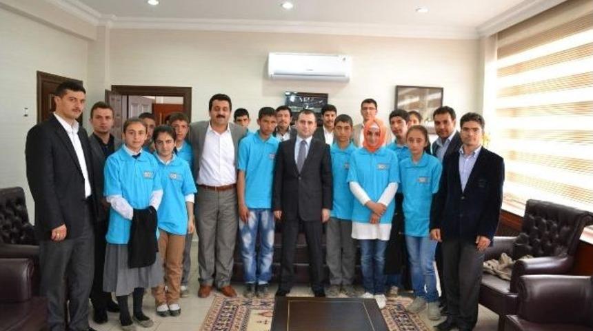 Et&uuml;t Merkezi &Ouml;ğrencileri Hilvan Kaymakamını Ziyaret Etti