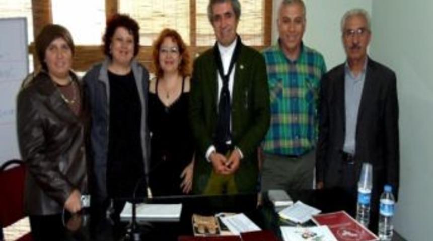 T&uuml;rkiye Yazarlar Birliği'nin Cumartesi S&ouml;yleşilerinin Konuğu &Uuml;mit Yaşar Işıkhan Oldu