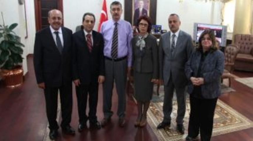 Vali G&uuml;ven&ccedil; Şanlıurfalılar Derneği Y&ouml;netimini Kabul Etti