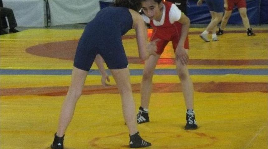 Antalyalı Nur Şampiyon Oldu