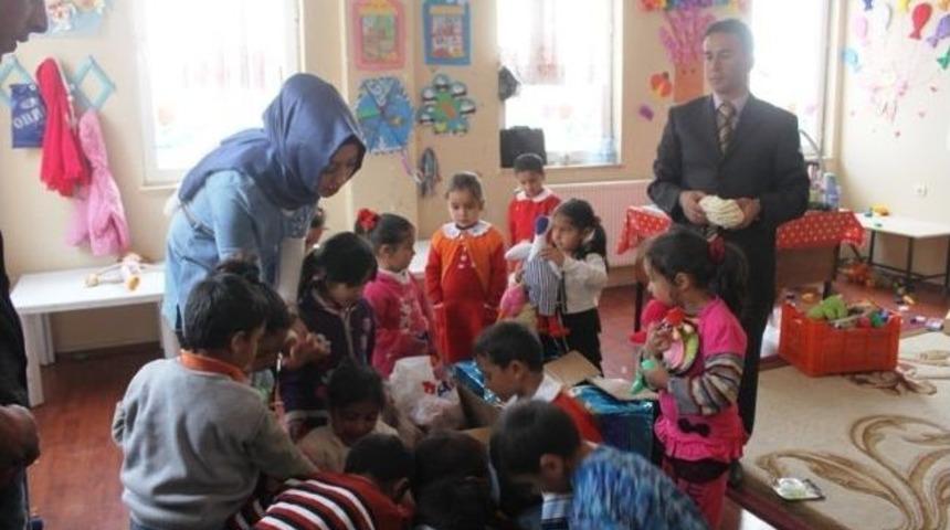 Bulanık&rsquo;ta Anaokulu &Ouml;ğrencilerine Oyuncak Yardımı