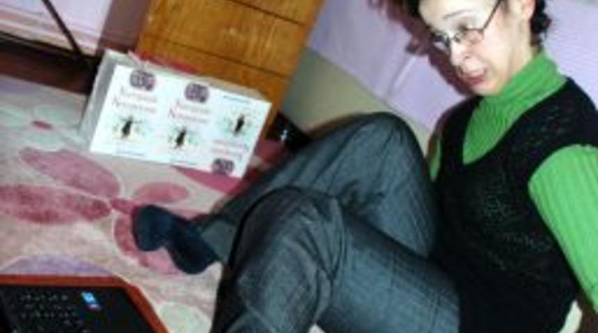 Ayağıyla &Uuml;&ccedil;&uuml;nc&uuml; Kitabını Yazıyor