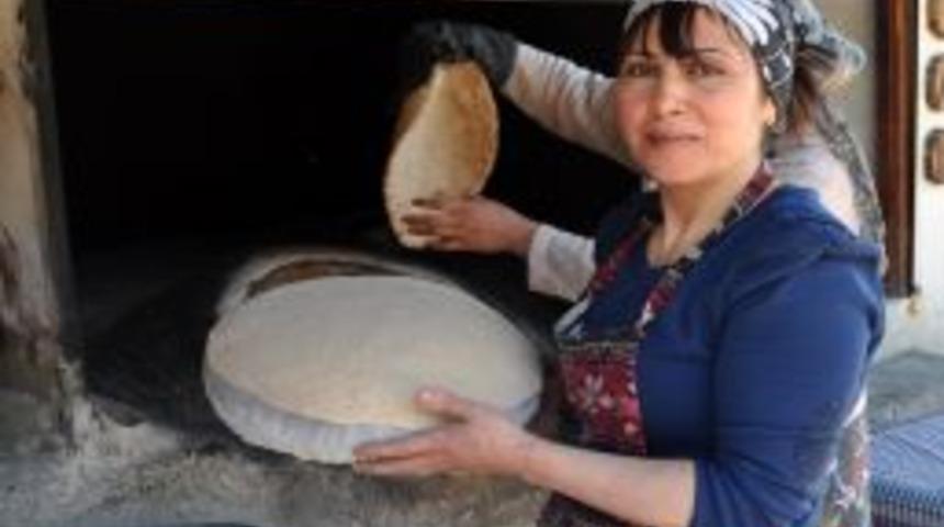 Ekmek Israfının &Ouml;n&uuml;ne Tandır Ekmeği Ile Ge&ccedil;iyorlar