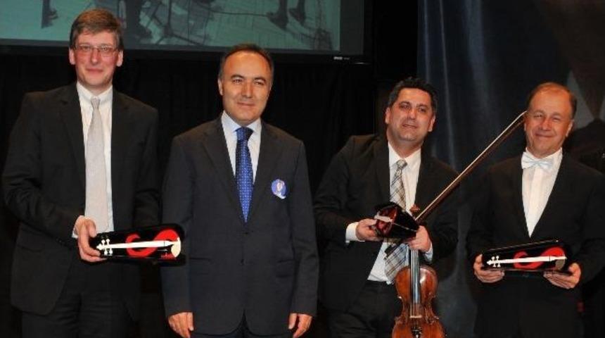 Vali Altıparmak Yunus &Ccedil;ocuklar Keman Orkestrası Konserini İzledi