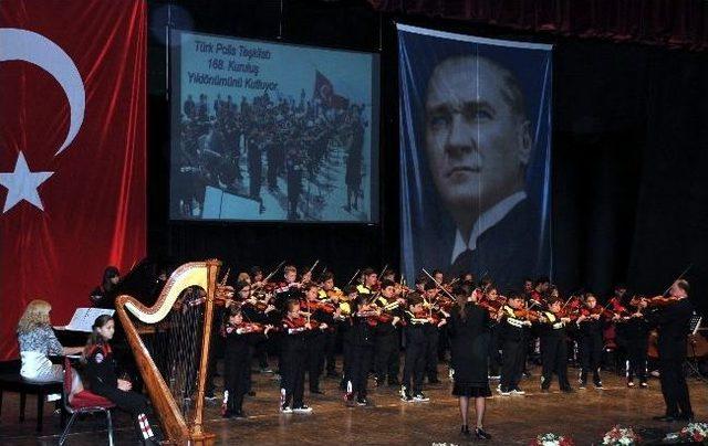 Vali Altıparmak Yunus Çocuklar Keman Orkestrası Konserini İzledi