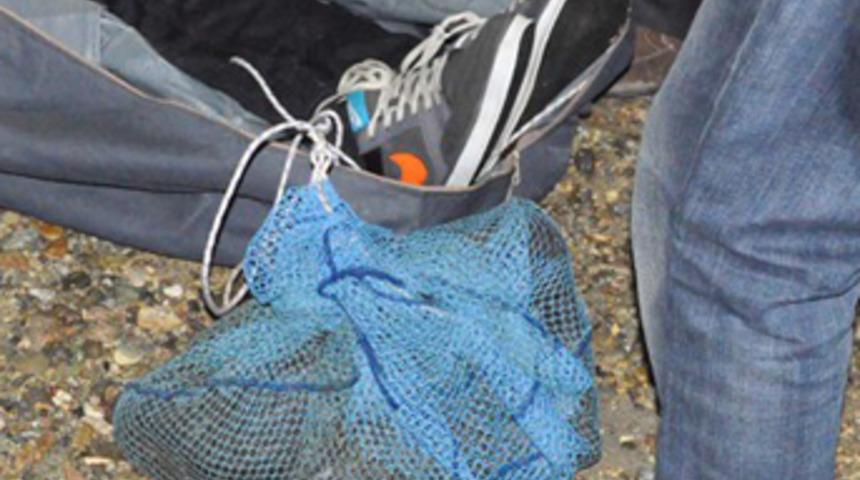 Ayağına file bağlayıp denize atmışlar!