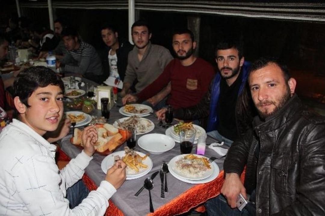 Kuvvet Erim'den Moral Yemeği