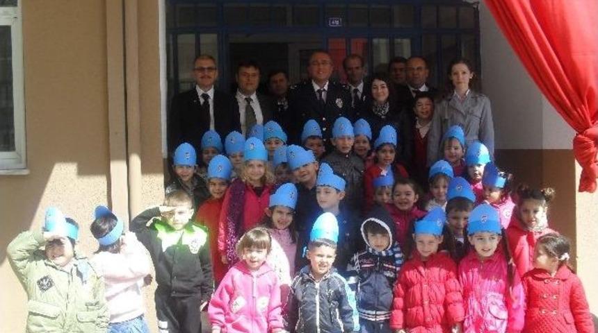 Minik &Ouml;ğrencilerden Polislere Ziyaret