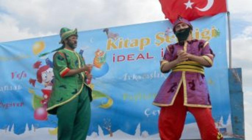 Suriyeli &Ccedil;ocuklar, Arap&ccedil;a Seslendirilen Karag&ouml;z-Hacivat'la Eğlendi