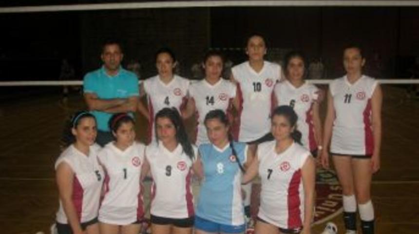 Fırat &Uuml;niversitesi Bayan Voleybol Takımı Yarı Finalde