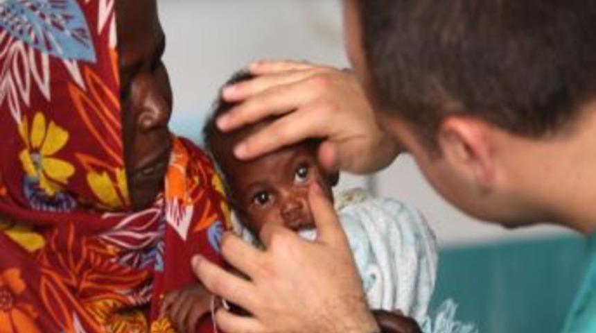 Kimse Yok Mu&rsquo;nun &lsquo;Afrika Katarakt&rsquo; Kampanyasına Suru&ccedil;&rsquo;tan Destek