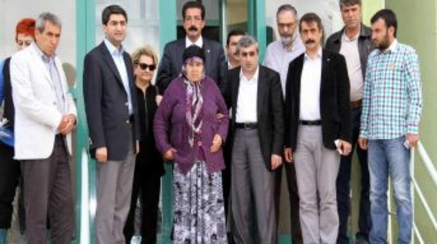 Akil İnsanlar Heyeti'nden Murat İzol'un Ailesine Başsağlığı Ziyareti